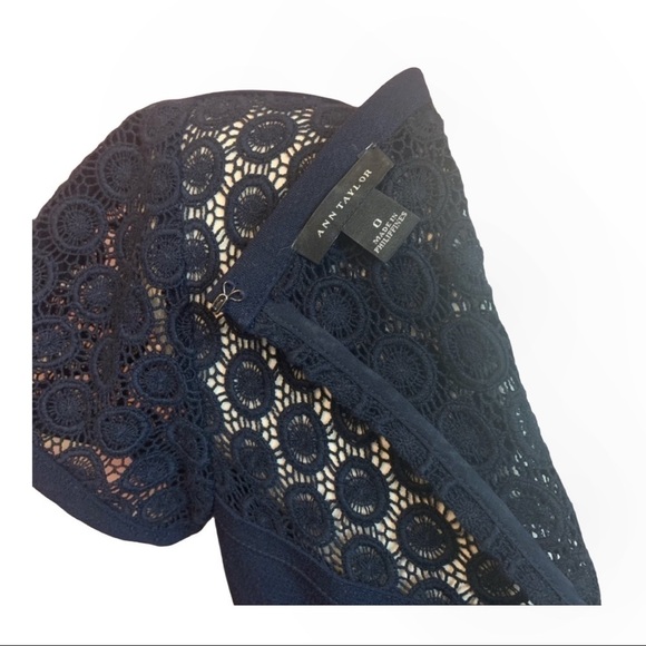 ANN Taylor Dress with crotchet neckline - Picture 3 of 9